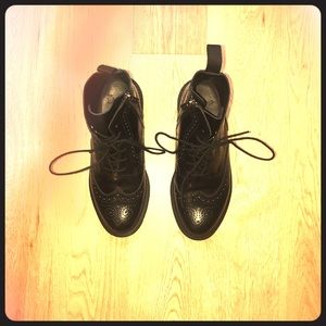 Dr. Martens "Delphine Smooth" in size 7